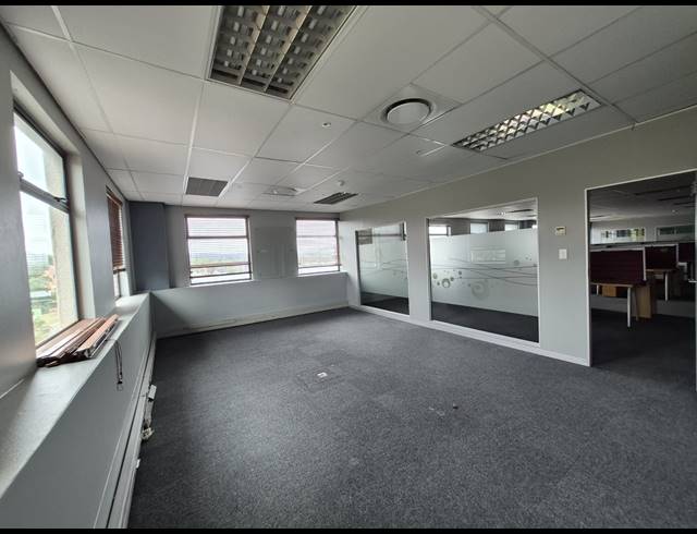 860M² OFFICE TO LET IN SUNNINGHILL